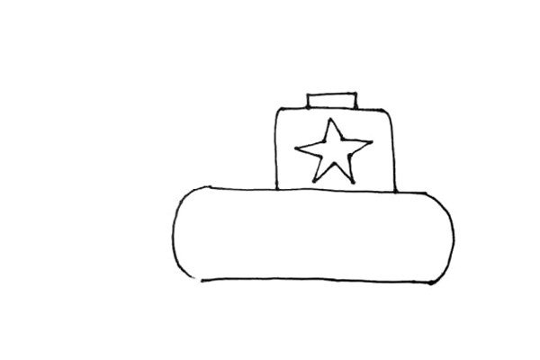 第三步：正方形里面画上一个喜欢的图案作装饰，再在上面画一个小的长方形，这是坦克的入口。