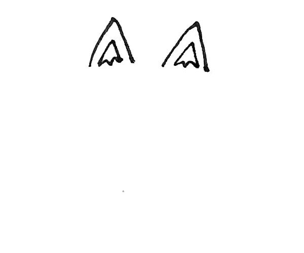 第一步：先画上两个三角形的耳朵，以及在里面再画上一层。