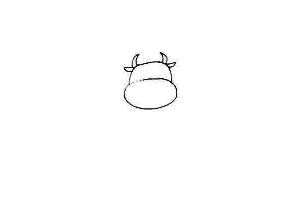第二步：接着画上奶牛圆角矩形的头部轮廓，再画上尖尖的牛角和叶子形状的耳朵。