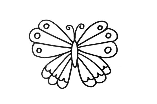 3.第一只蝴蝶的翅膀用了很多长线条、圆形和波浪线装饰。