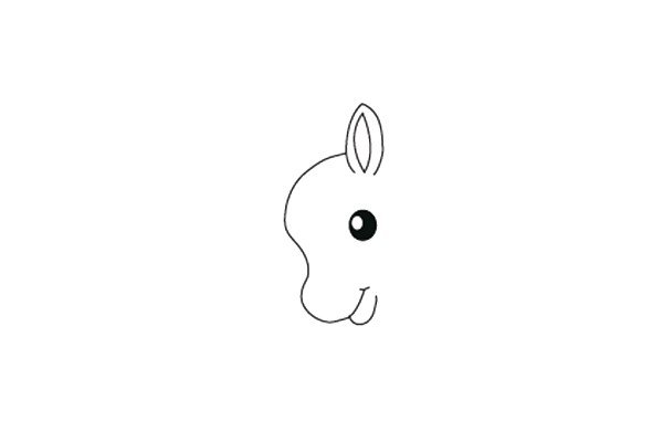 3.给小马的耳朵加上厚度，再画上它的嘴巴和眼睛。