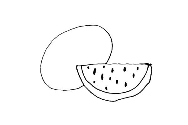 第四步：在后面，画上一个大大的椭圆形，准备画一整个的西瓜。