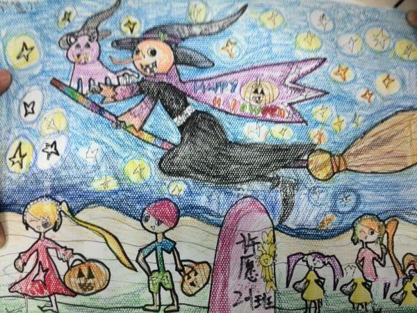 万圣节的儿童画-飞翔的万圣节