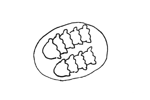 4.用同样的方法再画上很多的饺子外形。