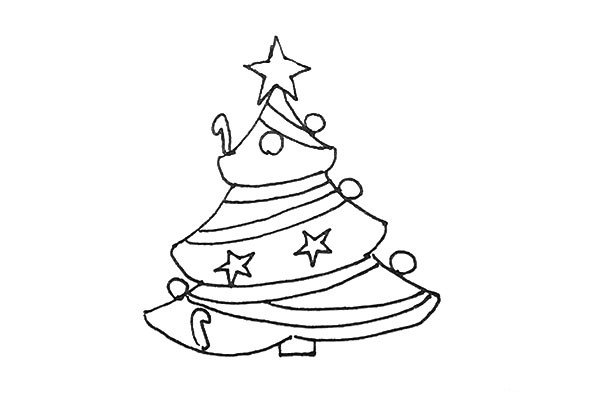 第六步：圣诞树上 ，可以发挥自己的想象力在上面画上自己喜欢的图案装饰。