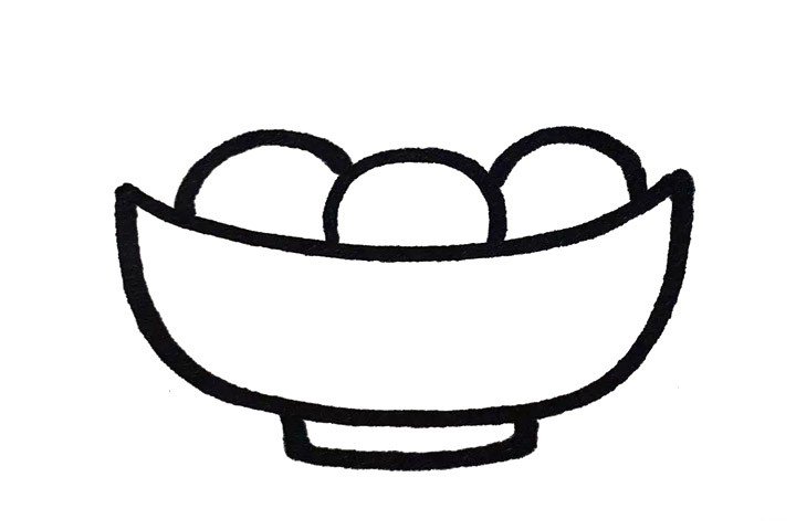 2.用圆形依次在碗中画出汤圆。