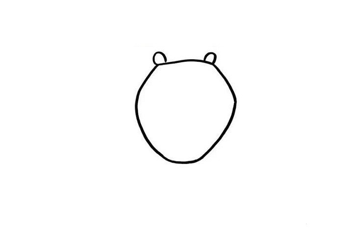 1.画小熊熊的第一步就是先画出小熊熊的脑袋轮廓哦！我们在纸上画出一个圆圈，再画出小熊熊的两只耳朵，是不是很简单呢？