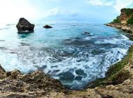 碧波荡漾的海岸岛屿风景图片