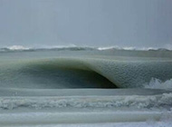 酷寒席卷美国海浪被冰冻 画面神奇又美爆了