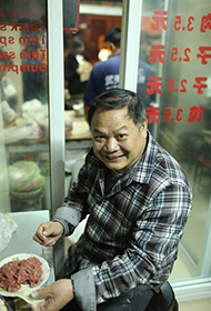 杭州一位卖了23年烧饼的烧饼哥为自己买了房子和两辆奥迪