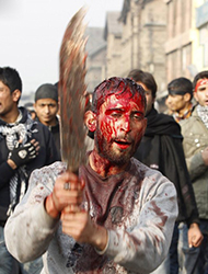 穆斯林教徒头破血流庆祝阿舒拉节