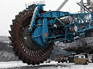全球最大斗轮挖掘机重4万5千吨 每小时4500吨煤炭