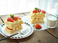 草莓拿破仑蛋糕水果蛋糕图片