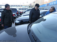 北京：买主打探中央级公车拍卖