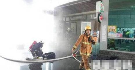 周杰伦台北所开餐厅失火 现场浓烟密布