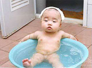 微博儿童搞笑图片之销魂的泡澡