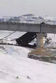 内蒙古运煤专线发生列车脱轨 15节车箱倾覆