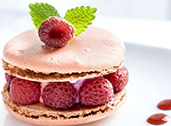 巧克力奶油树莓蛋糕精美图片