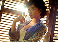 贾青《劫中劫》上演旗袍秀 名伶风情万种
