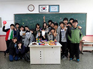又是别人的老师：韩国＂雪肌女实习老师＂走红