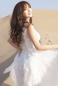 女神柳岩个性沙漠性感婚纱写真