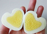 家庭营养早餐图片浪漫心形熟鸡蛋
