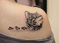 女生肩部动物图腾纹身图案精美可爱