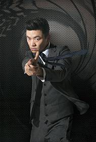 王宝强时尚杂志写真组图 模仿007大玩英伦风