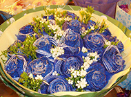 一大束美丽的蓝色玫瑰花