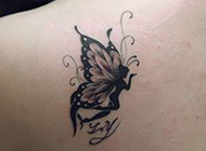 非主流女生肩部蝴蝶刺青纹身图片