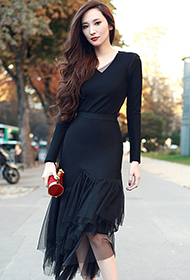 吴佩慈黑裙搭配红色高跟鞋时尚街拍