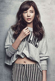 韩国女明星李泰林大气性感写真照