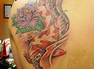 彩色牡丹鲤鱼纹身图案欣赏