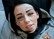 女生个性脸部艺术纹身图片