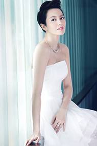 香港女星梁咏琪性感迷人时尚婚纱照