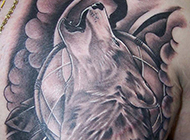 狼之呻吟胸部纹身图案