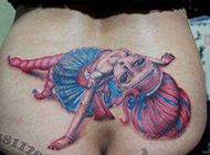 女性臀部个性人物彩绘纹身图片