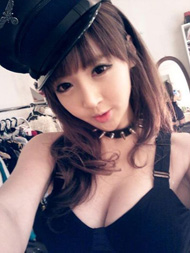 韩国美女代言游戏模特狂吸金 甜美脸蛋魔鬼身材诱人