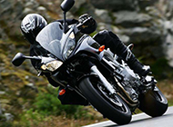 极速行驶的越野摩托车图片