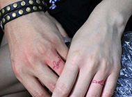 非主流图腾刺青2016情侣手指纹身图片