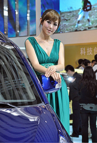 北京国际车展美女尽显优雅气质组图