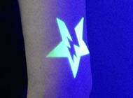 隐形荧光手臂星星纹身图片