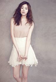 韩国女演员姜素拉尽显优雅女神风范写真