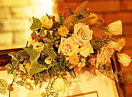 婚礼上的浪漫玫瑰花告示牌