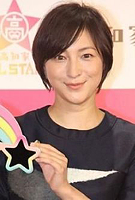 日本女星广末凉子产后首度亮相 短发造型娇俏迷人