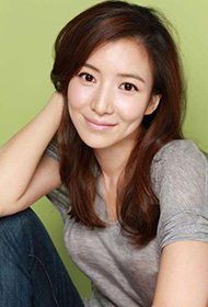韩国美女演员尹世雅尽显知性之美