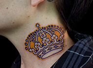 图腾纹身图片颈部皇冠个性纹身欣赏