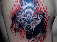 肩部凶猛霸气血眼之狼纹身图片