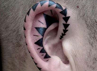 耳部艺术男士刺青纹身图片