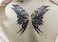 女子背部美丽的翅膀纹身图集